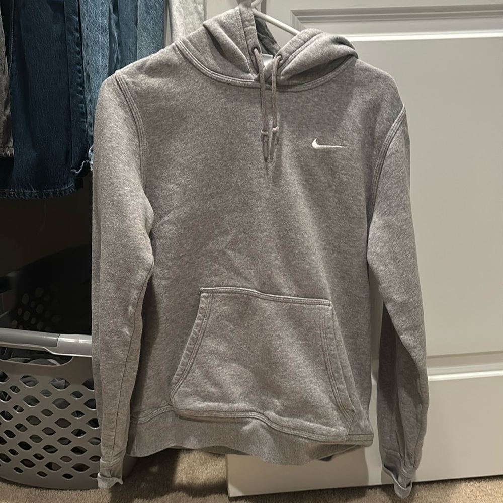 grey nike sweatshirt